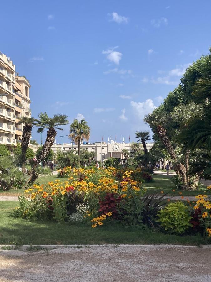 Queen Riviera : Climatisation, Parking, Terrasse Menton Exterior photo