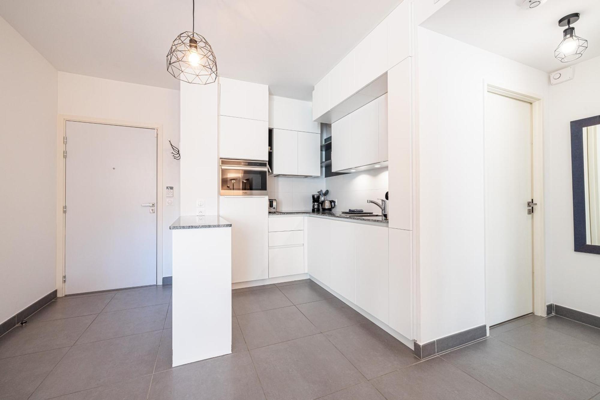 Queen Riviera : Climatisation, Parking, Terrasse Menton Exterior photo