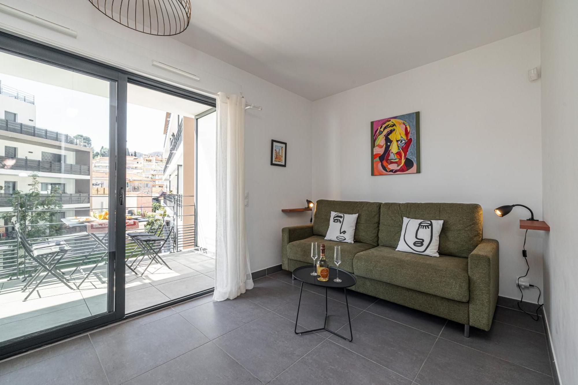 Queen Riviera : Climatisation, Parking, Terrasse Menton Exterior photo
