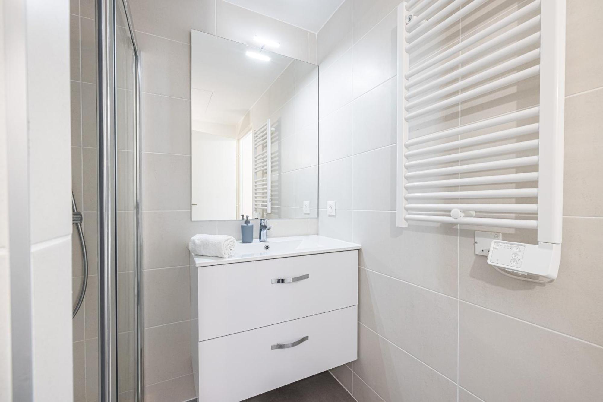 Queen Riviera : Climatisation, Parking, Terrasse Menton Exterior photo