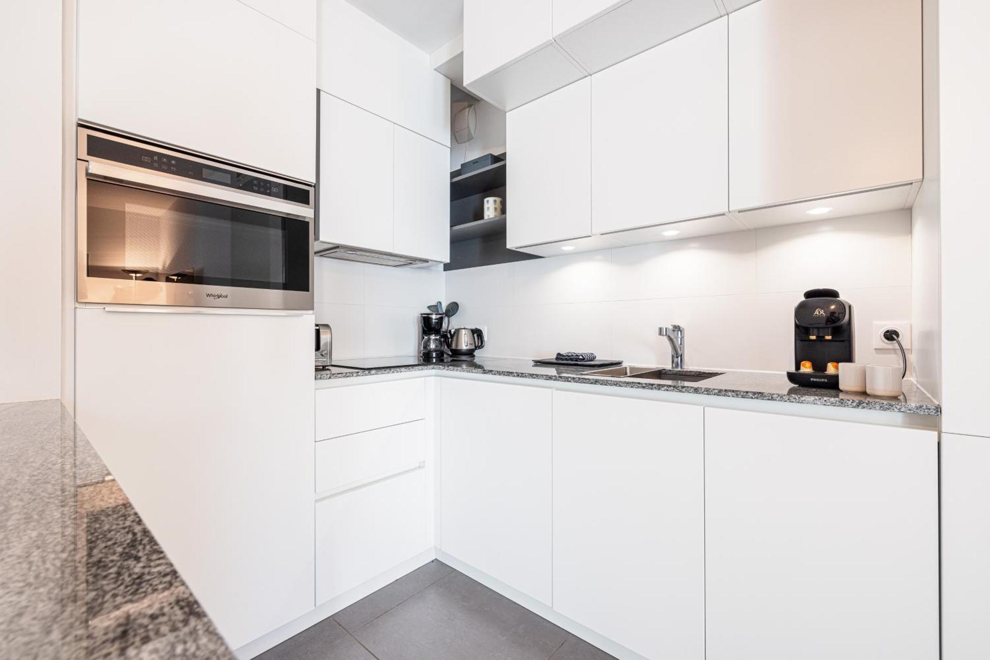 Queen Riviera : Climatisation, Parking, Terrasse Menton Exterior photo