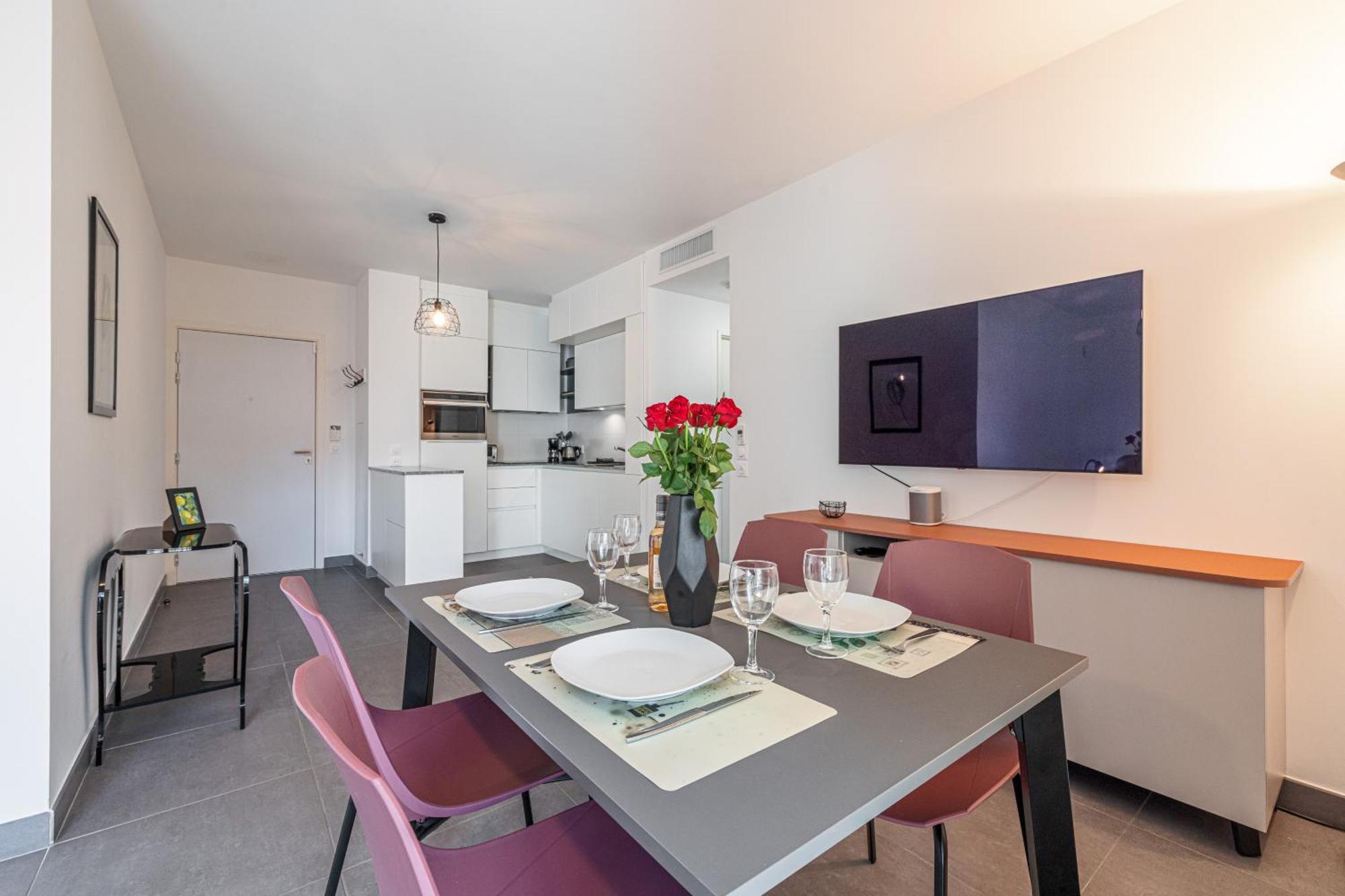 Queen Riviera : Climatisation, Parking, Terrasse Menton Exterior photo