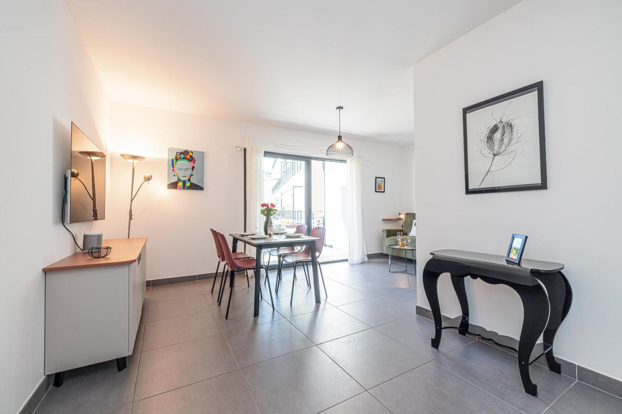 Queen Riviera : Climatisation, Parking, Terrasse Menton Exterior photo