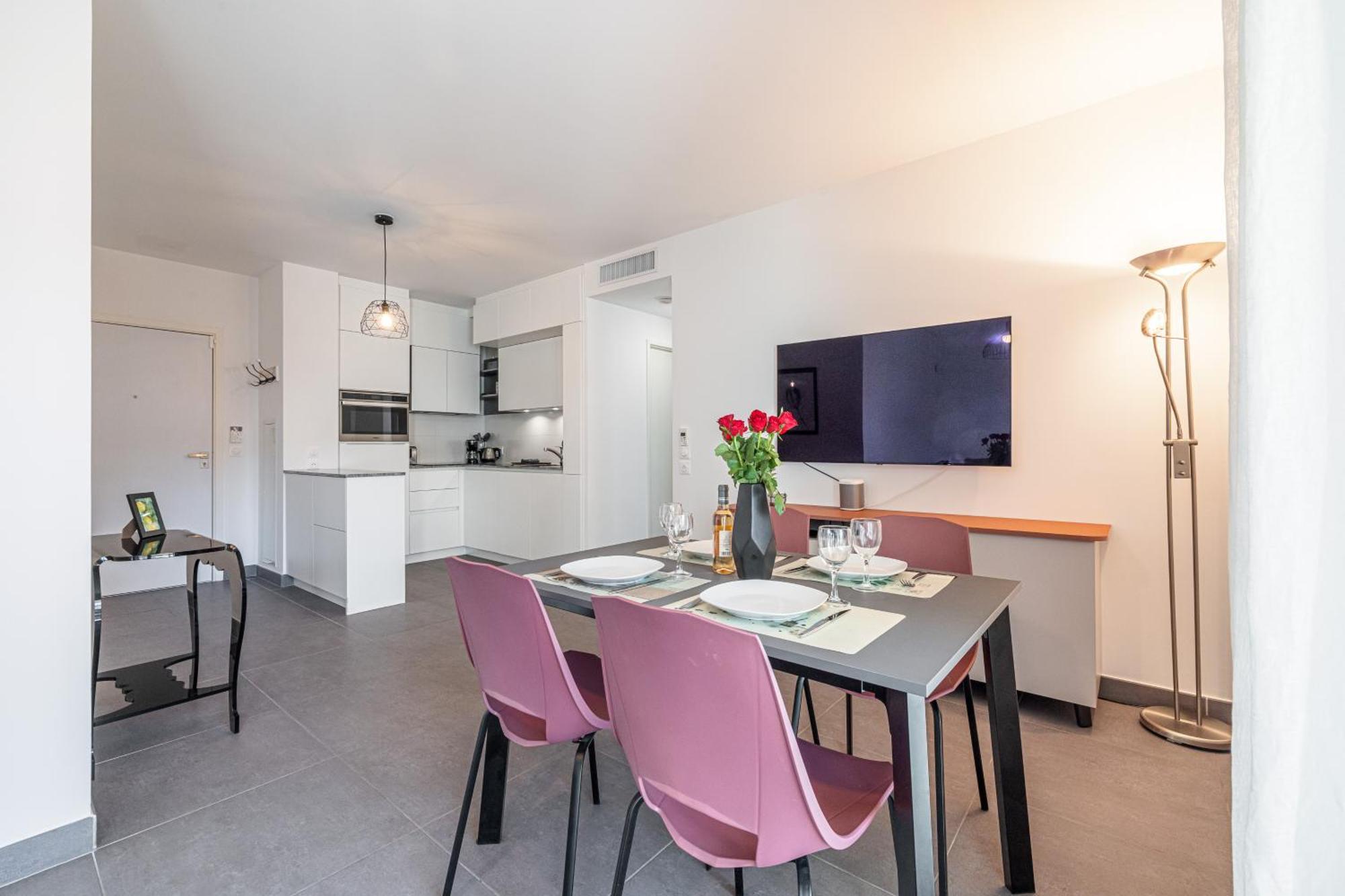 Queen Riviera : Climatisation, Parking, Terrasse Menton Exterior photo