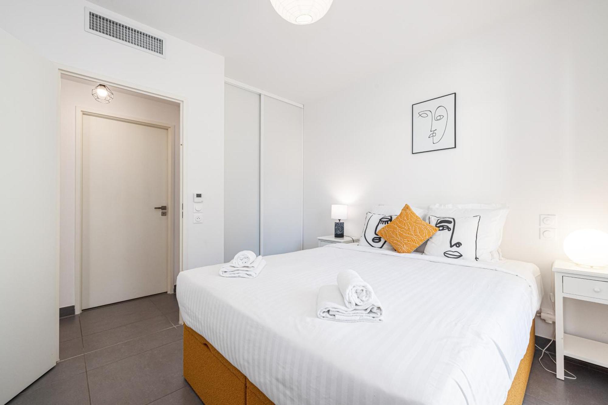 Queen Riviera : Climatisation, Parking, Terrasse Menton Exterior photo
