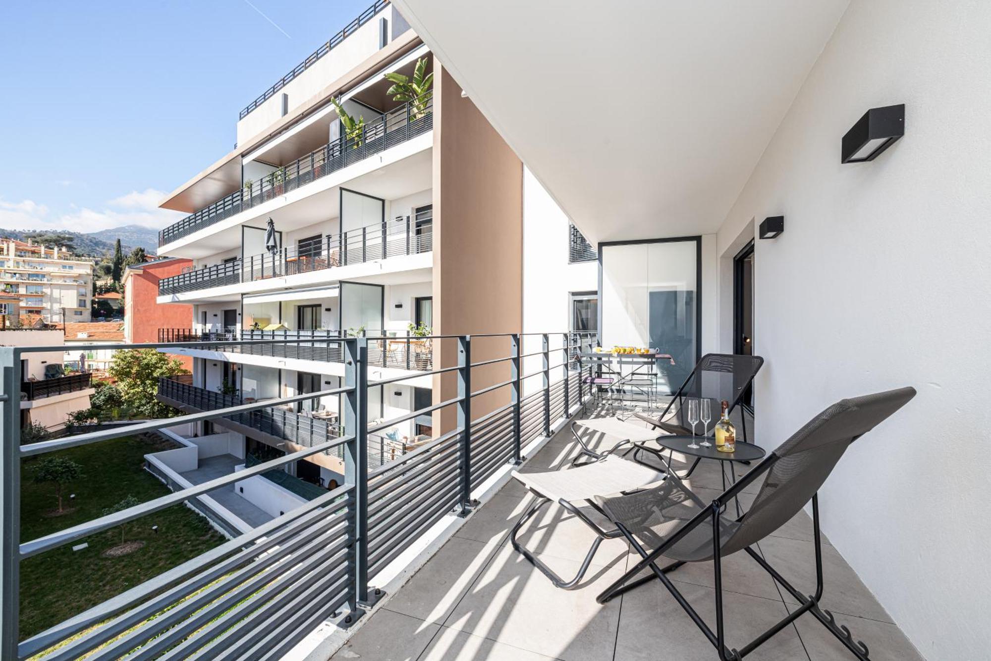 Queen Riviera : Climatisation, Parking, Terrasse Menton Exterior photo