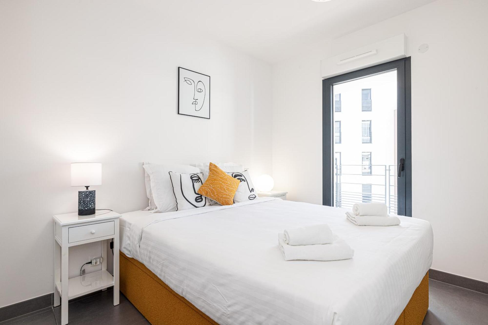 Queen Riviera : Climatisation, Parking, Terrasse Menton Exterior photo