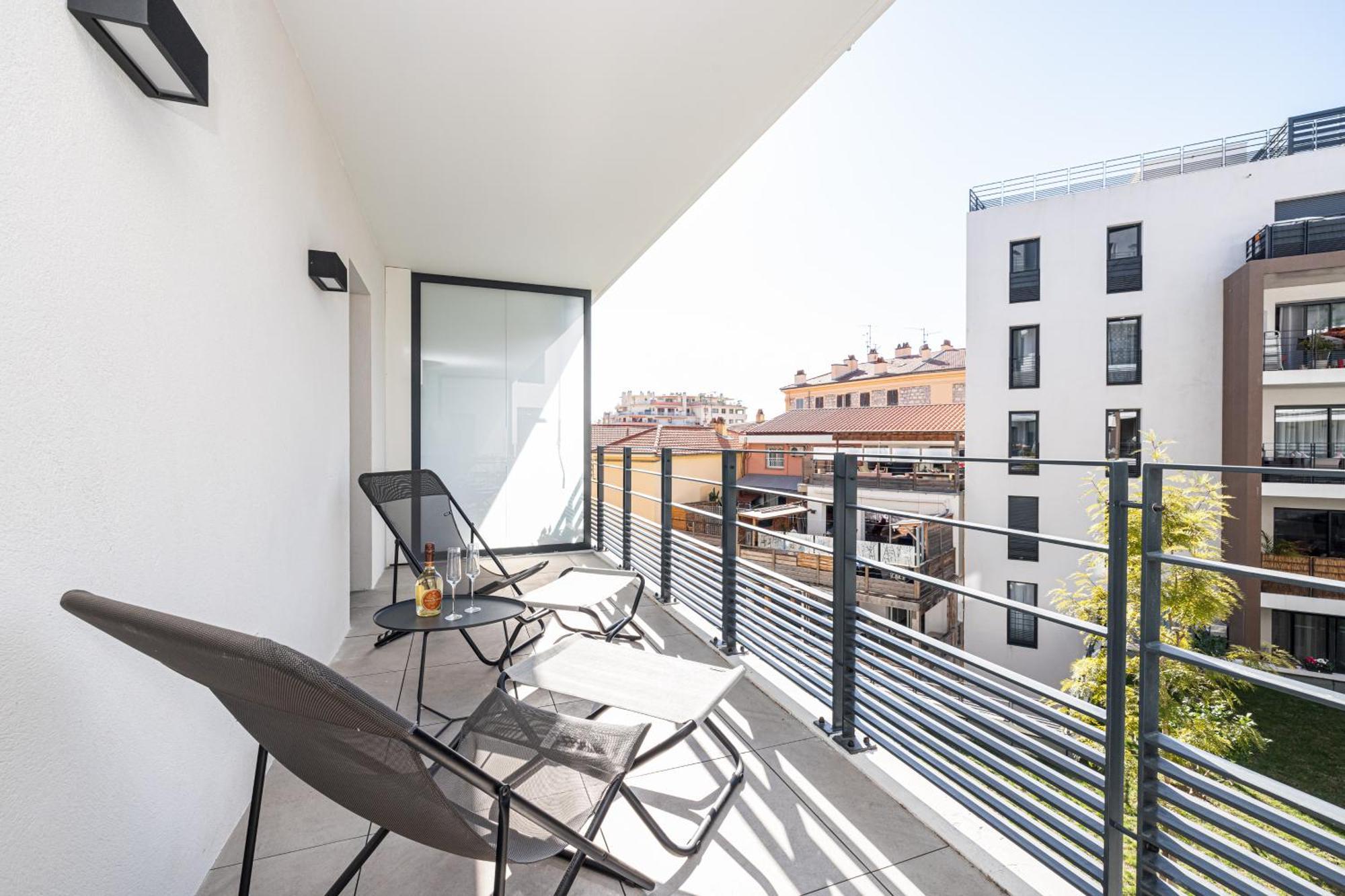 Queen Riviera : Climatisation, Parking, Terrasse Menton Exterior photo
