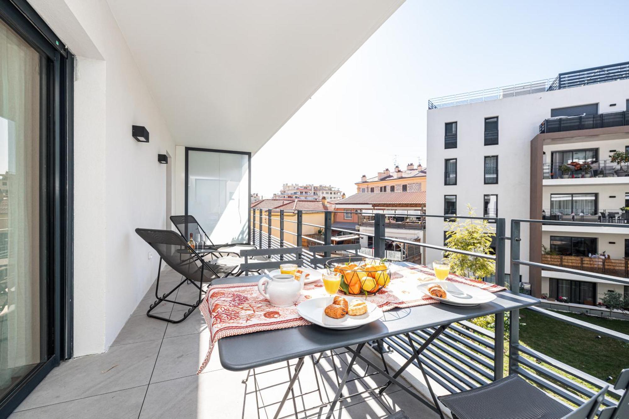 Queen Riviera : Climatisation, Parking, Terrasse Menton Exterior photo