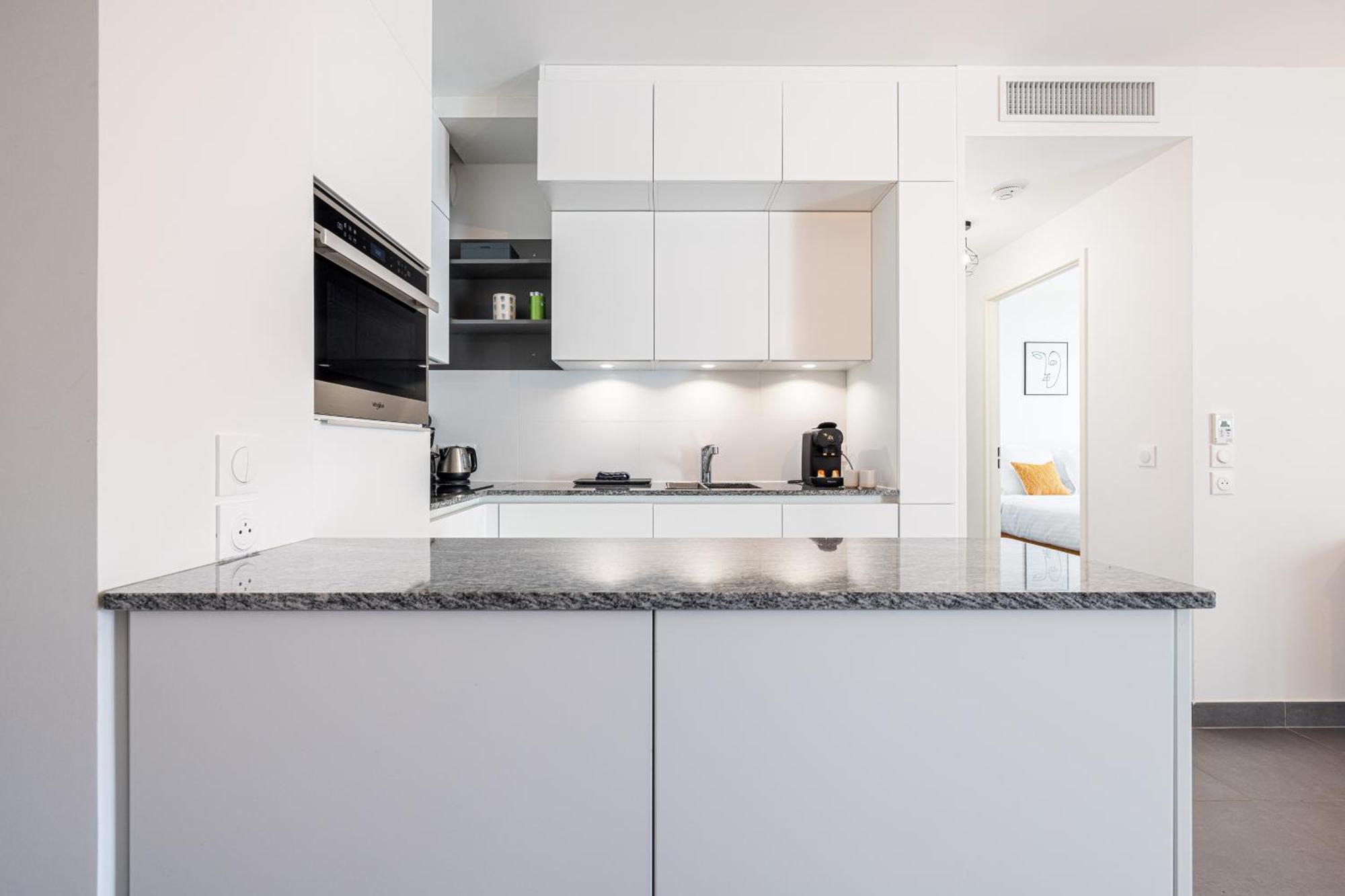 Queen Riviera : Climatisation, Parking, Terrasse Menton Exterior photo