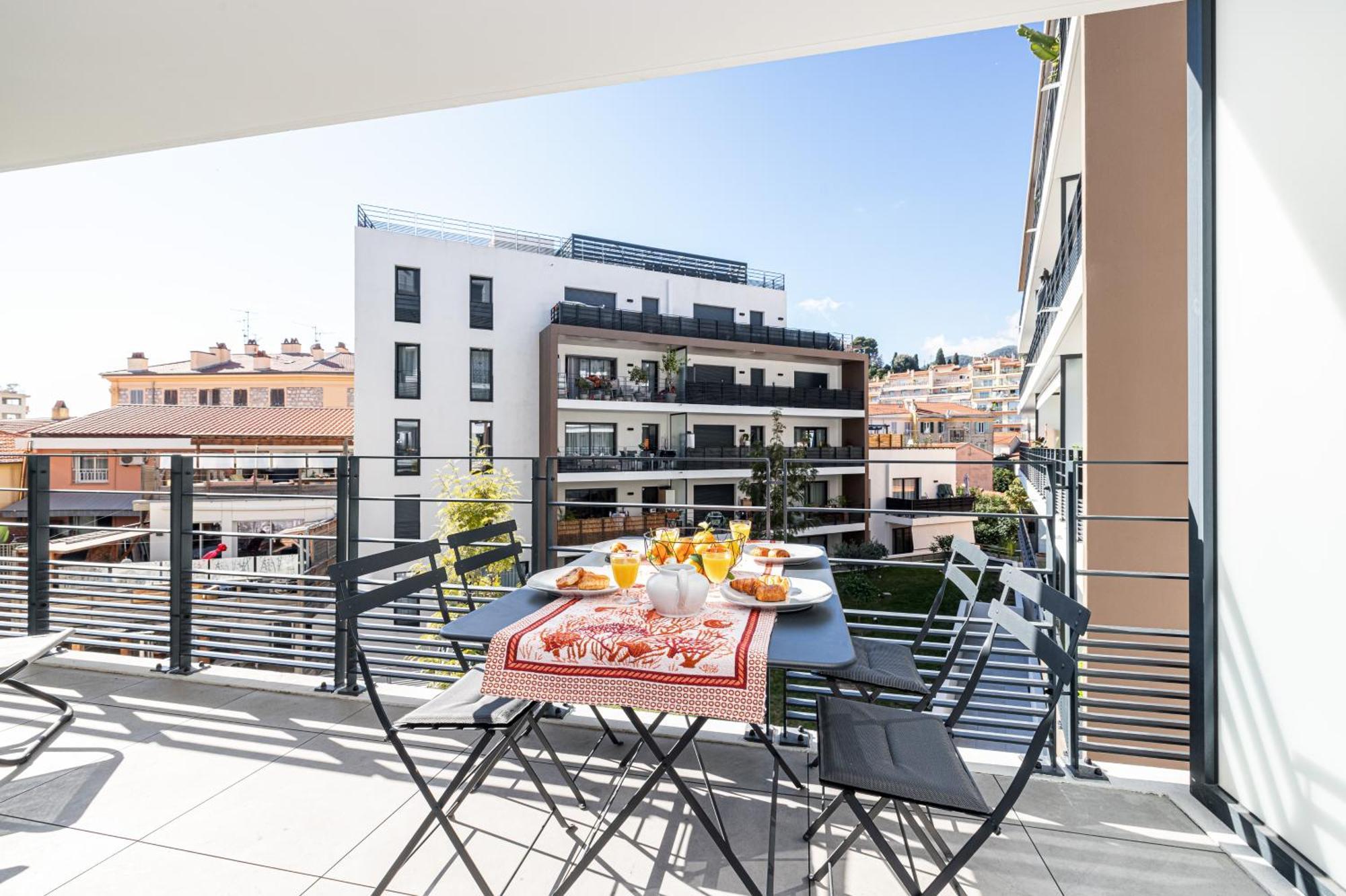 Queen Riviera : Climatisation, Parking, Terrasse Menton Exterior photo