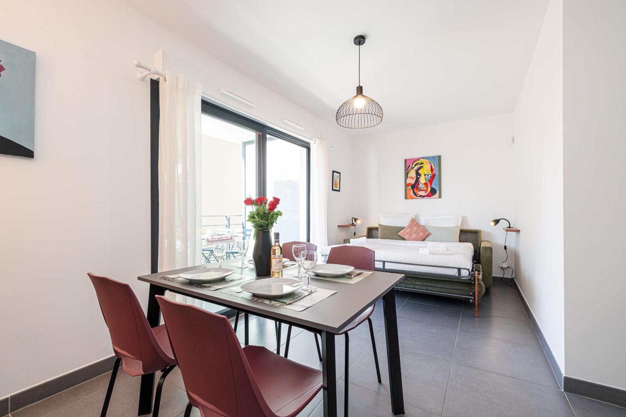 Queen Riviera : Climatisation, Parking, Terrasse Menton Exterior photo