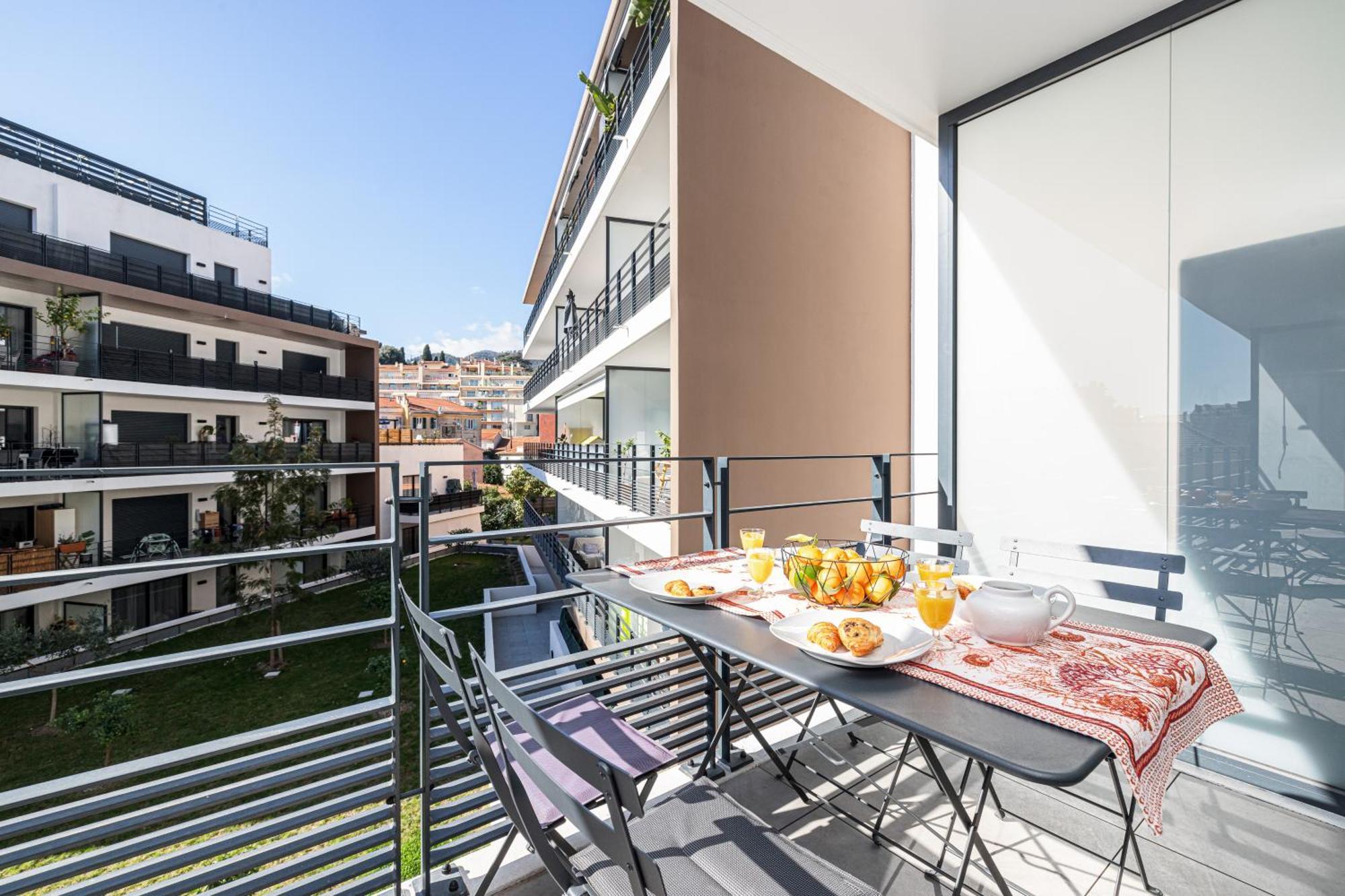 Queen Riviera : Climatisation, Parking, Terrasse Menton Exterior photo