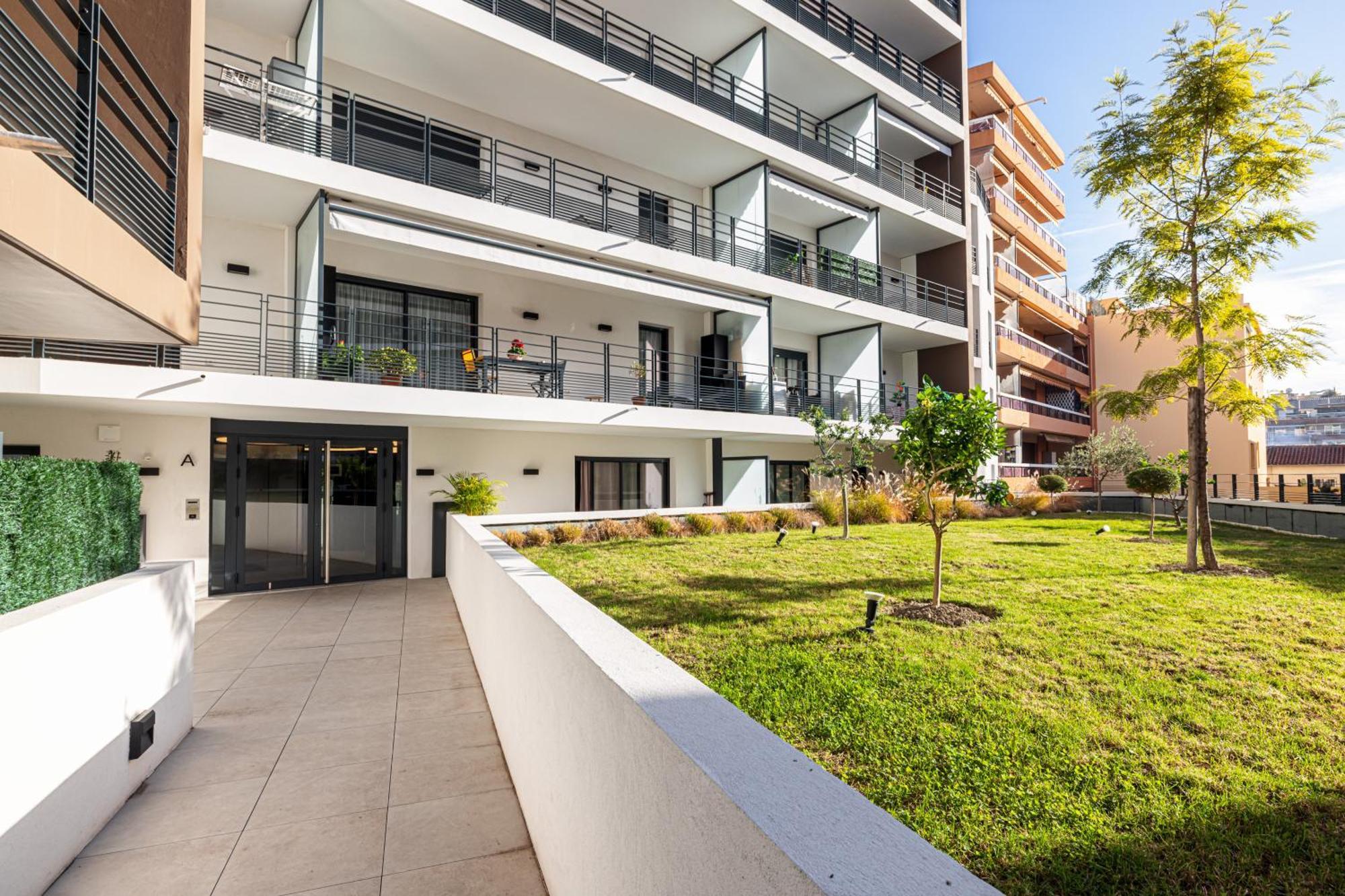 Queen Riviera : Climatisation, Parking, Terrasse Menton Exterior photo